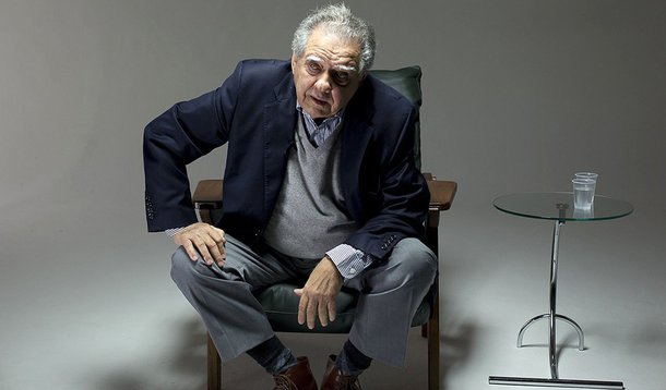 Cineasta Luiz Carlos Barreto diz que cartunistas do Charlie Hebdo, assim “como os mergulhadores que ultrapassam os limites, foram tomados pelo delírio das profundezas”; “Não podemos transformar a liberdade de expressão em dogma, pois os dogmas são antidemocráticos e podem gerar posições extremistas”; diz ainda que o Brasil pode servir de exemplo de democracia racial