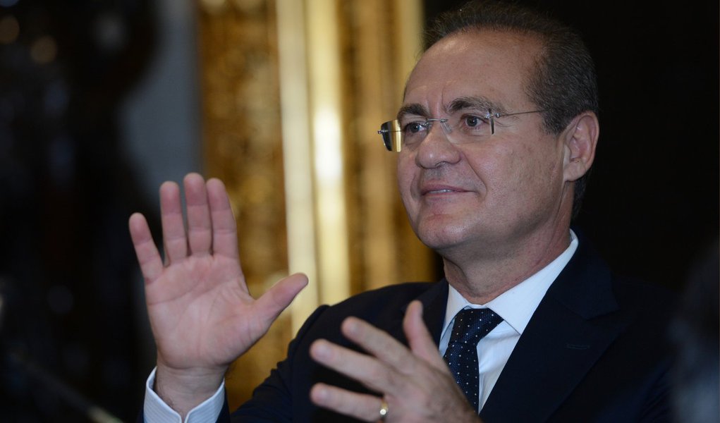 Reeleito para o comando do Senado, o senador Renan Calheiros (PMDB-AL) afirmou que "teremos dias difíceis pela frente", numa alusão à Operação Lava Jato, mas afirmou que os parlamentares saberão superar a crise; ele defendeu ainda a reforma política e o combate ao financiamento privado de campanhas políticas; Renan teve 49 votos e venceu o adversário Luiz Henrique, que recebeu 31; ele presidirá o Congresso nos próximos dois anos