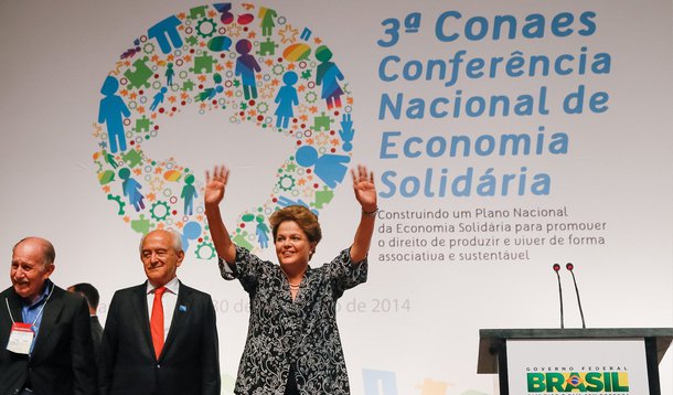"Vou continuar a priorizar a inclusão social, o emprego, a garantia de direitos, o acesso à educação, a estabilidade política e econômica, o investimento em infraestrutura, a modernização do país e a elevação da renda do povo brasileiro", discursou a presidente, no mesmo dia em que anunciou a nova equipe econômica