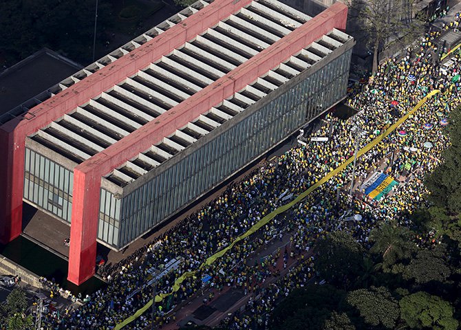 Quanto mais o PSDB e seus minguados satélites de direita tenta instrumentalizar, com o apoio da mídia tradicional (sempre ela!) legítimas manifestações populares, mais estes diminuem em volume de gente