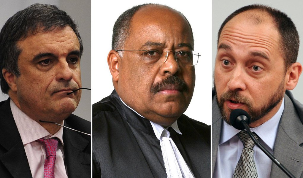 Na bolsa do dia, sobe a cotação do ministro Benedito Gonçalves, do Superior Tribunal de Justiça, e caem as dos ministros José Eduardo Cardozo (Justiça) e Luís Inácio Adams (AGU); segundo O Globo, em crise com o Congresso, presidente optaria por um juiz togado para evitar problemas na sabatina obrigatório do Senado; novo membro da Corte Suprema vai completar a Segunda Turma (no lugar de Joaquim Barbosa), que vai analisar as denúncias produzidas pela Operação Lava Jato