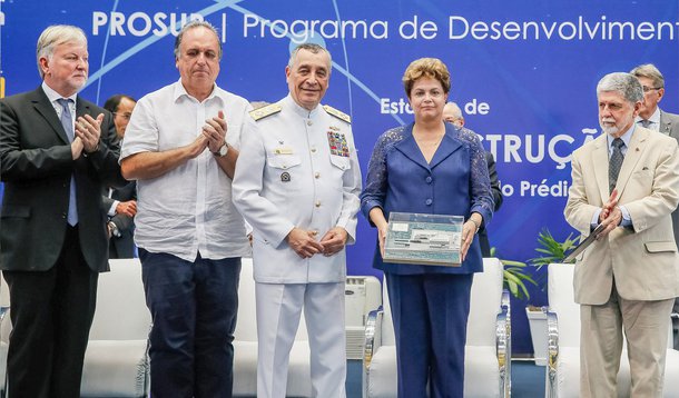 Discurso foi feito pela presidente Dilma Rousseff, durante inauguração do prédio principal do Estaleiro de Construção de Submarinos, em Itaguai, na região metropolitana do Rio; Dilma afirmou que o estaleiro vai inserir o Brasil no grupo de países que dominam a construção de submarinos nucleares, que hoje inclui apenas os cinco membros do Conselho de Segurança da ONU: EUA, Reino Unido, França, China e Rússia