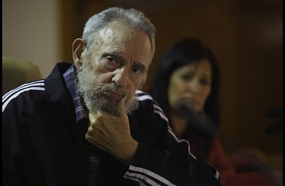 O ex-presidente de Cuba Fidel Castro depositou neste domingo (19) seu voto para as eleições municipais no país, a primeira em que dois oponentes ao governo comunista puderam participar; Fidel, de 88 anos, votou de sua casa, segundo imagens divulgadas pelo governo nesta segunda (20); esta é a primeira eleição local realizada no país desde o histórico acordo de aproximação com os Estados Unidos no fim do ano passado; em um feito inédito, dois opositores ao governo comunista, o advogado e jornalista independente Hildebrand Chaviano, 65 anos, e o técnico em informática Yuniel López, 26, aparecem na lista de candidatos de dois municípios de Havana