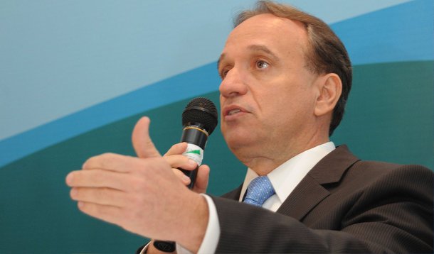 A Assembleia Geral Ordinária dos acionistas da Petrobras elegeu nesta quarta (29) o presidente da mineradora Vale, Murilo Ferreira, para presidir o Conselho de Administração da estatal, disse o ex-conselheiro representante dos funcionários Silvio Sinedino; Ferreira chega ao cargo com o apoio do governo num momento em que a estatal busca conselheiros com um perfil de mercado