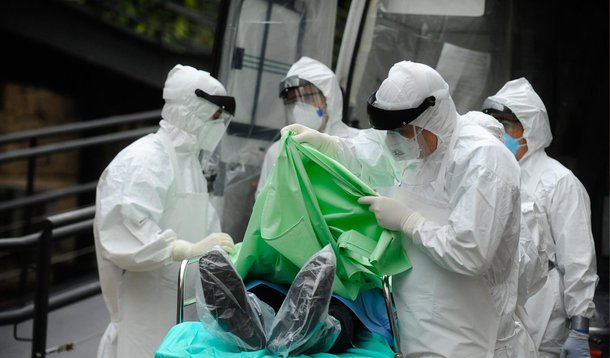 O Ministério Público Federal no Distrito Federal (MPF/DF) recomendou à Polícia Federal (PF) e à Secretaria Executiva do Ministério da Saúde que sejam mantidos em sigilo os dados pessoais de possíveis suspeitos de infecção pelo vírus ebola no Brasil; o MPF/DF solicitou às instituições que adotem providências para assegurar o sigilo, além de pedir ao Ministério Público Federal no Estado do Rio de Janeiro, ao Ministério Público do Estado do Paraná no Município de Cascavel e ao Conselho Federal de Medicina (CFM) que apurem o vazamento de informações do primeiro paciente com suspeita de infecção pelo vírus