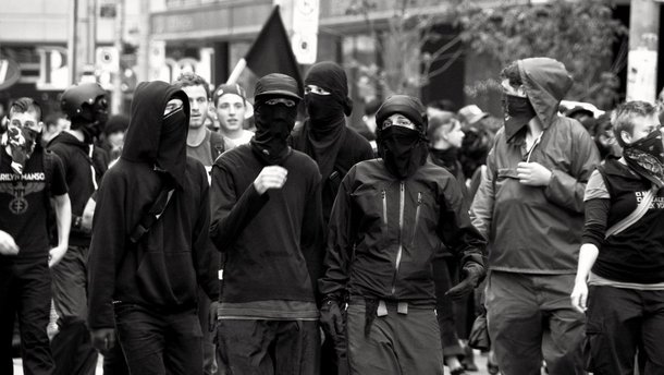 Agora, passadas as eleições, os protestos e a luta por mudanças abertamente à esquerda do que tanto PSDB como PT representam precisarão continuar