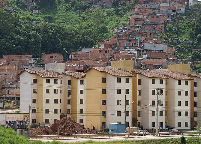 Por vivermos em uma cidade desigual, onde as periferias carecem de infraestrutura e de uma série de serviços públicos, há a necessidade de investir nessas áreas menos favorecidas, buscando o equilíbrio entre as diferentes regiões