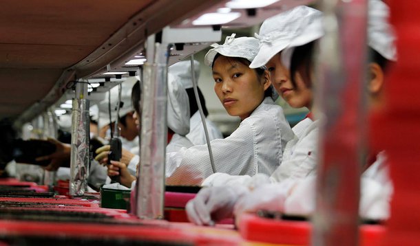 O banco central da China informou em seu site que reduziu sua taxa de empréstimo referencial de um ano em 0,25 ponto percentual, para 5,1 por cento, a partir de 11 de março. Também cortou a taxa de depósito referencial em 0,25 ponto, para 2,25 por cento; "A economia da China ainda está enfrentando pressão para baixo relativamente grande", disse o banco central em comunicado separado