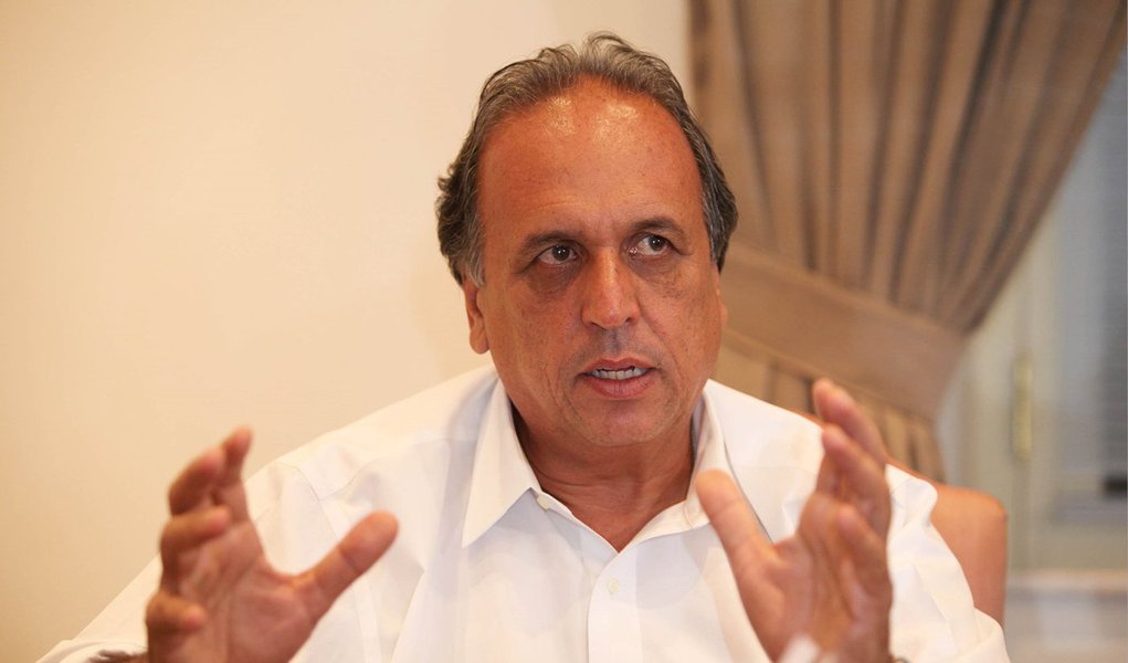 Governador do Rio de Janeiro, Luiz Fernando Pezão, disse que o estado apresentará ao Comitê Olímpico Internacional (COI) avanços na despoluição da Baía de Guanabara; o gestor que, se não for possível atingir o compromisso olímpico de tratar 80% do esgoto da baía, o avanço conquistado "ficará como legado"; "Se não atingirmos [80%], o importante é que já saímos de 17% para 49%. Foram quase 32 pontos de aumento", acrescentou o governador, que afirmou acreditar na compreensão do COI