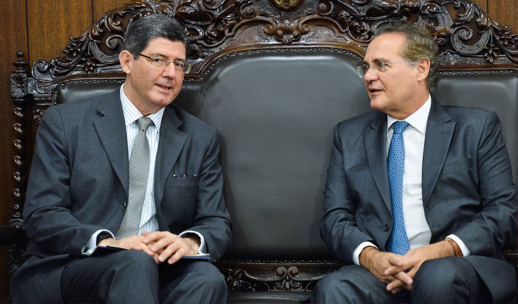 O governo federal acatou a proposta do Congresso para reajuste escalonado das tabelas do Imposto de Renda, que passa a valer a partir de abril; nesta quarta (11), será publicada medida provisória definindo correção gradual de 6,5%, 5,5%, 5% e 4,5%, de acordo com a faixa de renda dos contribuintes, sendo as mais baixas favorecidas por ajustes maiores; "Importante é que houve uma construção junto com Congresso, dentro da capacidade fiscal do país, no momento de ajuste fiscal, mas acho que cumprimos com valor que é suportável", afirmou o ministro da Fazenda, Joaquim Levy