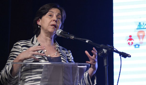 “Mesmo em situação de crise internacional, o Brasil continua tendo taxa decrescente de desemprego. Temos que olhar os indicadores favoráveis e um deles é a aumento da renda média do brasileiro”, afirmou a ministra do Desenvolvimento Social e Combate à Fome, Tereza Campello, em audiência na Câmara dos Deputados