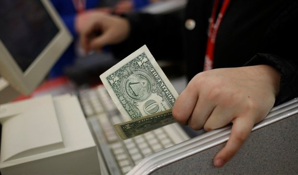 Diferença entre a entrada e a saída de dólares do país ficou positivo em US$ 1,19 bilhão em março; números têm por base o período do início do mês até a última sexta-feira (27) e foram divulgados hoje (1º) pelo Banco Central (BC); na quarta semana de março, que abrange o período de 23 a 27, o fluxo ficou positivo em US$ 428 milhões; no acumulado do ano, também está positivo, em US$ 3,95 bilhões