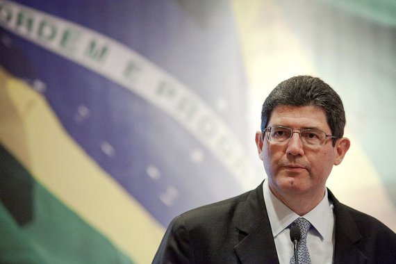 Para o ministro da Fazenda, aumentar os impostos dos ricos mais prejudica do que ajuda a economia; contribuição da elite para o ajuste fiscal viria com alíquotas maiores nas heranças, medida em estudo na Receita Federal e que precisará do aval do Congresso; proposta do PT, a tributação de lucros e dividendos, segundo Levy, poderia punir e afugentar o capital estrangeiro produtivo investido no país; Fazenda também admite taxar a doação de altas somas doadas em dinheiro, isentas de impostos atualmente