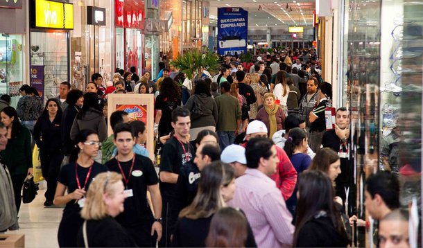 Confederação Nacional do Comércio de Bens, Serviços e Turismo (CNC) reduziu para 0,3% sua expectativa de crescimento das vendas do comércio varejista neste ano. Na previsão anterior, a CNC apostava em alta de 1% no volume de vendas, no consolidado do ano