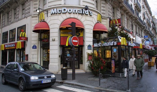 Sindicatos europeus e dos Estados Unidos acusam a rede de fast food de ter reduzido sua carga fiscal por meio de uma manobra que envolveu a troca de sua sede britânica para a Suíça, direcionando receitas através de uma subsidiária sediada em Luxemburgo; filial, onde trabalham apenas 13 pessoas, teve um lucro de € 3,7 bilhões em um período de cinco anos — mas relatou ter pago apenas € 16 milhões em impostos