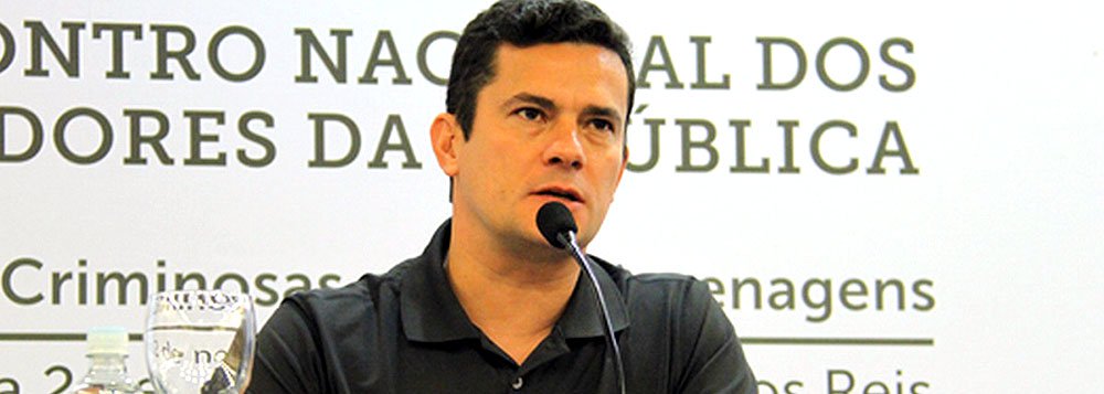  O juiz Sério Moro da, 13º Vara Federal de Curitiba, responsável pelos processos envolvendo a Operação Lava Jato, da Polícia Federal, ouve hoje (2) testemunhas de defesa na ação penal que investiga a participação das empreiteiras Camargo Correa e UTC Engenharia - e seus executivos - no esquema de fraude em contratos da Petrobras