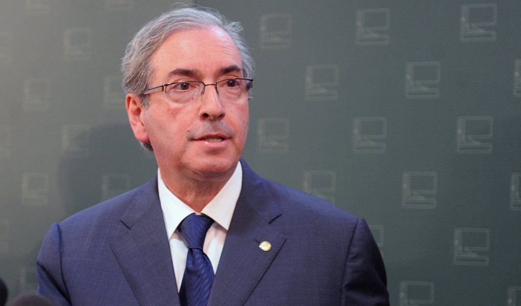 Polícia Federal encaminhou ao ministro Teori Zavascki, relator da Operação Lava Jato no STF, um pedido de autorização de coleta e mais duas testemunhas para esclarecer o suposto envolvimento do presidente da Câmara Federal, Eduardo Cunha (PMDB-RJ); em documento encaminhado ao ministro, o delegado da PF Thiago Delabary pede que sejam ouvidos o advogado Francisco José Reis, e o presidente do PMDB-RJ, Jorge Picciani, pai do líder do partido na Câmara, deputado Leonardo Picciani