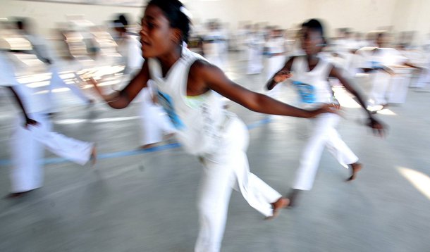 Dança, luta, símbolo de resistência e uma das manifestações culturais mais conhecidas no Brasil, a roda de capoeira recebeu nesta quarta-feira 26 o título de Patrimônio Cultural Imaterial da Humanidade da Organização das Nações Unidas para a Educação, a Ciência e a Cultura (Unesco); votação ocorreu em Paris, na França