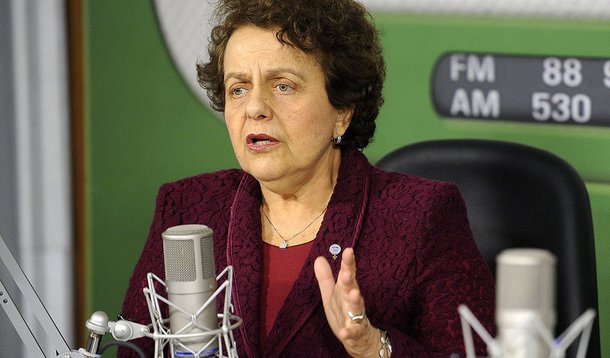 A professora e socióloga Eleonora Menicucci, atual ministra-chefe da Secretaria de Políticas para as Mulheres da Presidência da República (SPM), no cargo desde 2012, continua no cargo durante o segundo mandato da presidenta Dilma; embora tenha cursado alguns anos de medicina, Eleonora Menicucci formou-se em ciências sociais e fez doutorado em ciência política, pós-doutorado em saúde e trabalho das mulheres e livre docência em saúde pública. É professora titular (licenciada) de saúde coletiva na Universidade Federal de São Paulo (Unifesp)