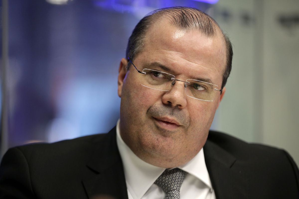 Em reunião do Fundo Monetário Internacional e do Banco Mundial, em Washington, presidente do Banco Central brasileiro, Alexandre Tombini, disse que a 'situação da inflação está sob controle': "Nós não vamos ser complacentes. Se necessário, nós sabemos como agir para lidar com essas pressões"; segundo ele, Brasil vem se preparando para o movimento do Fed, Banco Central americano, por acumular 380 bilhões dólares em reservas monetárias e por manter uma moeda flutuante