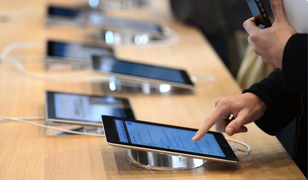 "O tablet já não é mais uma novidade e há uma 'canibalização' do mercado, principalmente pelos lançamentos de phablets (celulares inteligentes com telas maiores). Isso, aliado à má experiência de uso de aparelhos de baixa qualidade, impactou o desempenho", disse Pedro Hagge, analista do IDC no Brasil, que prevê queda de 2% nas vendas