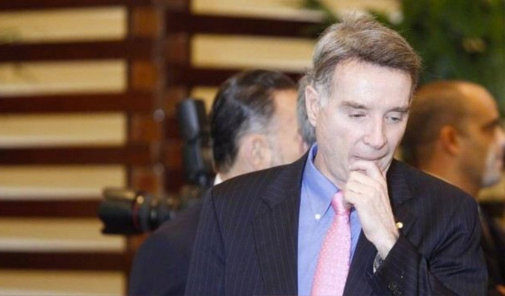 Empresário Eike Batista tornou-se réu na Justiça Federal do Rio sob a acusação de ter cometido crimes contra o mercado de capitais na venda de ações da ex-OGX, em dois períodos durante o ano de 2013; esta é a primeira de três denúncias apresentados por procuradores da República, no Rio e em São Paulo, que se tornou processo criminal, levando o empresário à condição de réu, o que deverá culminar em julgamento;  primeira audiência na Justiça Federal no processo criminal foi marcada para 18 de novembro