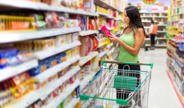 Previsão continua acima do teto da meta, que é 6,5%; dados são do boletim Focus, divulgado hoje pelo Banco Central; para 2016, o mercado aposta em fechamento do IPCA em 5,7%; com relação à taxa básica de juros, a Selic, a previsão para 2015 permanece em 12,5% ao ano