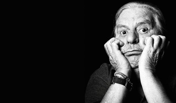 Morreu, aos 77 anos, Hugo Carvana; recentemente, Carvana recebeu uma homenagem durante o Festival de Cinema, do Rio de Janeiro, por conta do longa-metragem Vai trabalhar, Vagabundo, exibido em 1973; Carvana chegou a dirigir filmes famosos como Não se Preocupe, Nada vai dar Certo(2009), Casa da Mãe Joana (2007), O Homem Nu (1996), Bar Esperança, o Último que fecha (1982) e Se Segura, Malandro (1977)