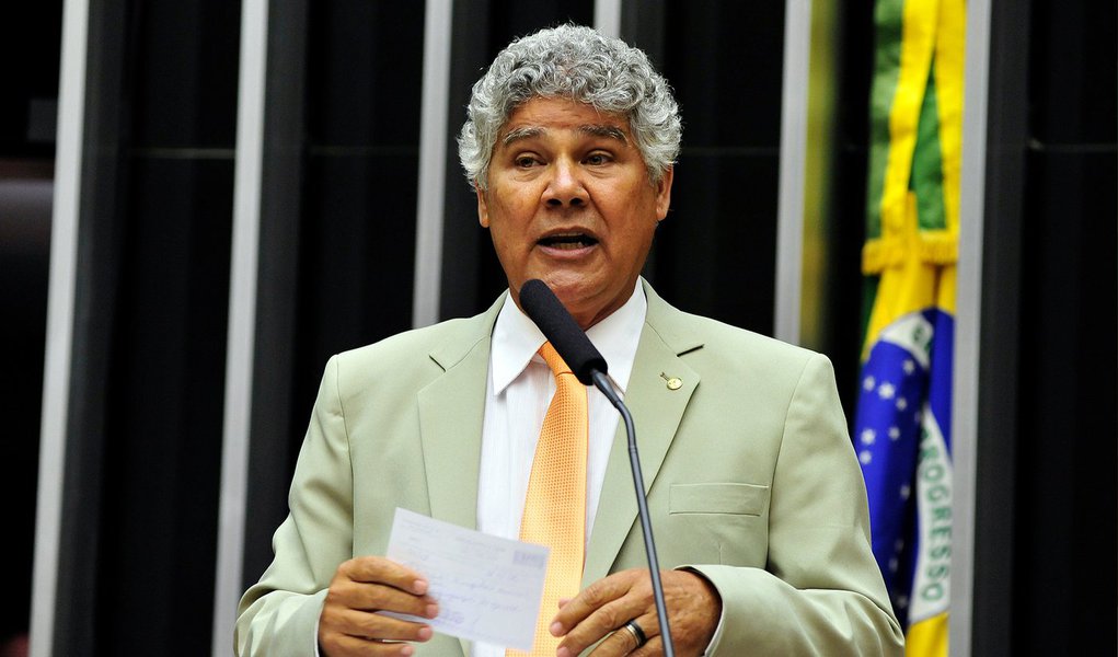 "A minha campanha foi franciscana e clara", disse nesta tarde o deputado Chico Alencar (Psol - RJ), candidato à presidência da Câmara dos Deputados, fazendo alusão ao baixo orçamento de sua campanha; segundo ele, foram gastos apenas R$ 150, utilizados na impressão de folhetos com suas principais propostas