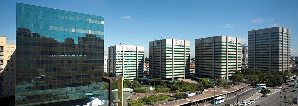 Maior banco privado brasileiro, presidido por Roberto Setubal, anunciou nesta terça-feira que teve lucro líquido de R$ 5,733 bilhões no primeiro trimestre de 2015; enquanto isso, o índice de inadimplência das operações vencidas acima de 90 dias ficou praticamente estável, com oscilação para baixo de 0,1 ponto percentual frente o quarto trimestre de 2014 e de 0,5 ponto percentual frente ao primeiro trimestre de 2014