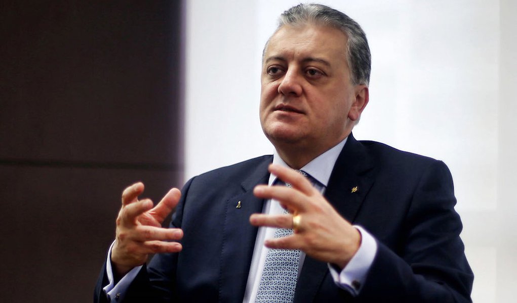 A Petrobras afirmou nesta quinta-feira que ainda "não há data definida para a divulgação" das demonstrações contábeis auditadas do terceiro e do quarto trimestres de 2014; em e-mail à Reuters, a petroleira comandada por Aldemir Bendine reafirmou que continua trabalhando para divulgar os resultados financeiros "o mais breve possível"