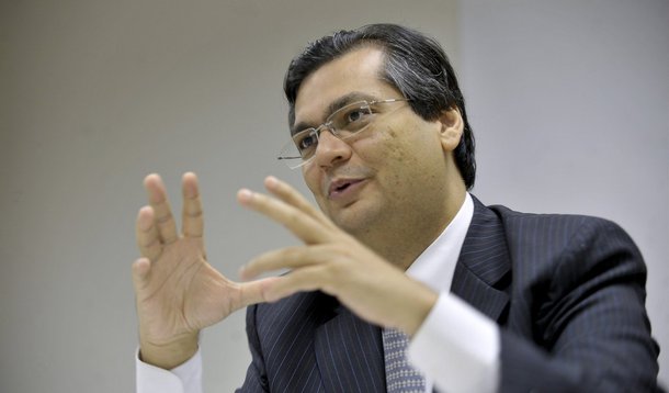 Governador do Maranhão, Flávio Dino, disse que pretende, nos próximos quatro anos, implantar políticas de inclusão digital com o aumento do acesso à banda larga e o fortalecimento de pequenos veículos de comunicação, por meio de verbas de publicidade; "Nós vamos prestigiar todos os veículos. Aqueles, naturalmente, que tem uma dimensão mais empresarial e comercial, mas também garantir uma política pública inclusiva, por exemplo, no que se refere aos jornais regionais e rádios comunitárias, para que eles possam cumprir ainda mais seu papel de disseminar a informação e garantir a liberdade de expressão", disse