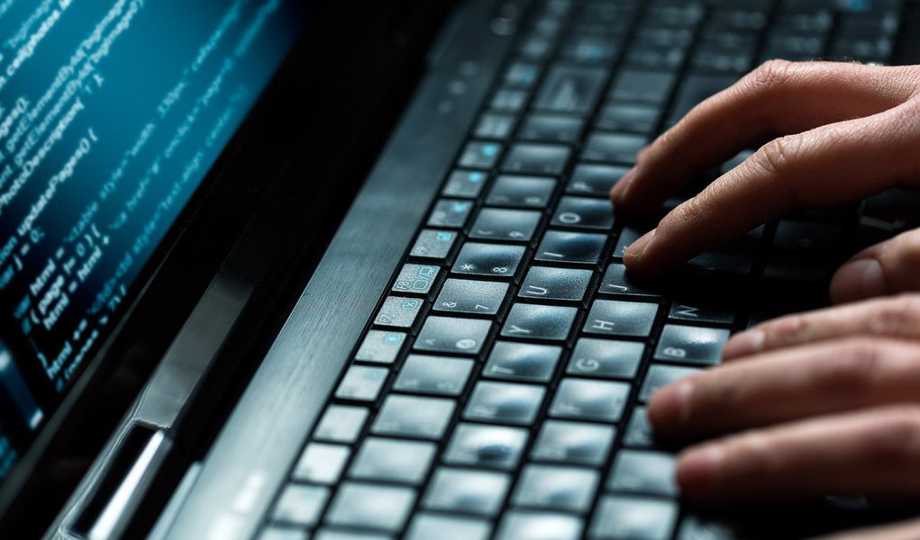 Os registros de ocorrências de qualquer tipo de crime feitos nas delegacias de todo o estado do Rio de Janeiro já podem ser acompanhadas pela internet; as pessoas podem acessar o Portal da Transparência, uma ferramenta da Polícia Civil, que permite consultar o registro online a partir de um código que deve ser solicitado no ato do registro
 
 