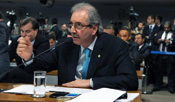 "Firme em sua milionária campanha, indica se sentir inalcançável pela Operação Lava Jato. O juiz Sergio Moro vai ficar devendo essa ao Brasil", escreve o jornalista Luiz Fernando Vianna, da Folha