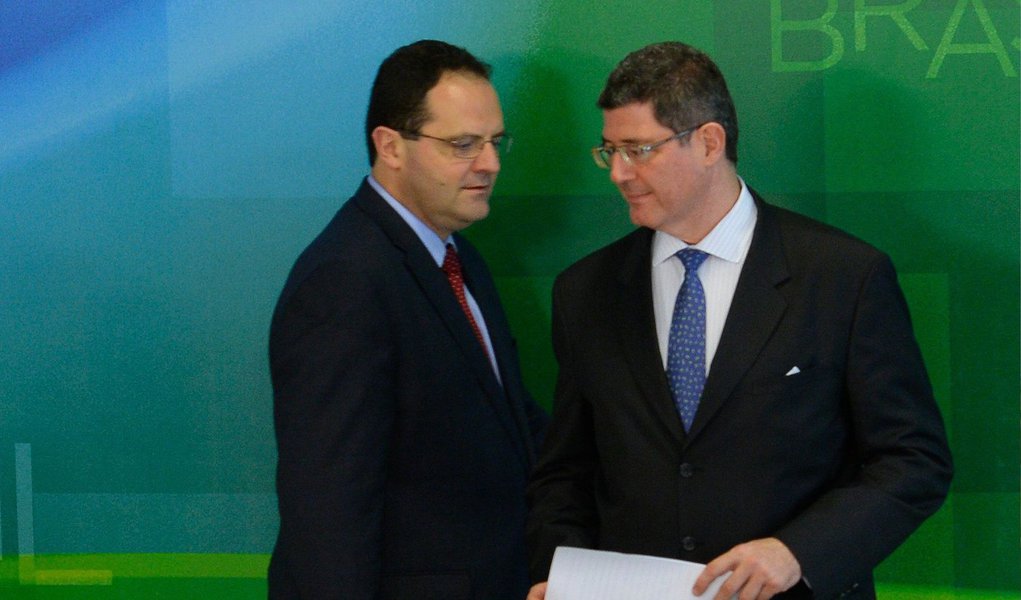 Os futuros ministros da Fazenda, Joaquim Levy, e do Planejamento, Nelson Barbosa, foram nomeados para assumir cargos temporários no gabinete pessoal da presidente Dilma; eles ficarão nessas funções até que tomem posse nos ministérios
