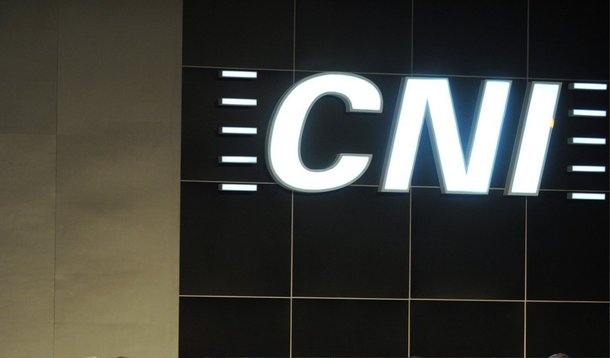 O reajuste da taxa Selic para 13,25% ao ano, anunciado há pouco pelo Copom aumentará as dificuldades para a retomada do crescimento, declarou nesta quarta (29) a Confederação Nacional da Indústria (CNI), em comunicado, no qual pede que o ajuste fiscal e monetário seja compensado por medidas de estímulo à competitividade; segundo a confederação, a elevação dos juros básicos desestimulará ainda mais os investimentos e o consumo das famílias