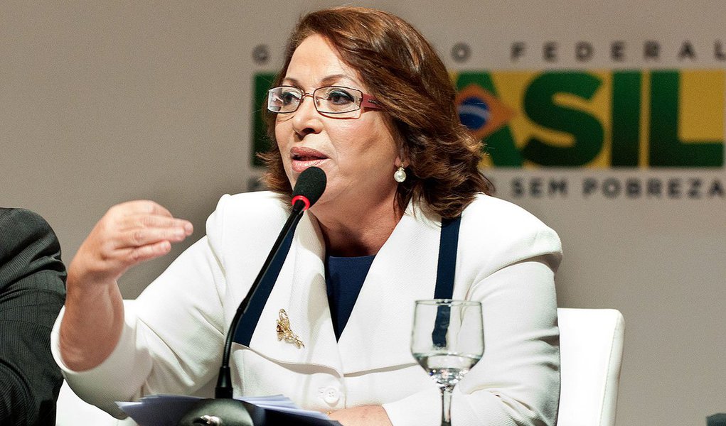Ministra-chefe da Secretaria de Direitos Humanos da Presidência da República (SDH) desde abril deste ano, Ideli Salvatti continua no cargo no próximo governo da presidenta Dilma; antes de assumir a SDH, Ideli esteve à frente do Ministério da Pesca e Aquicultura, de janeiro a junho de 2011, quando foi deslocada para a Secretaria de Relações Institucionais da Presidência da República, lá permanecendo por quase três anos, até ser removida para a SDH