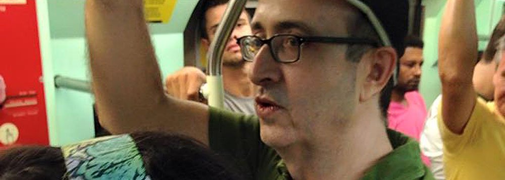 Ex-jornalista da ‘Folha de S. Paulo’, Anita Krepp relata reação do colunista Reinaldo Azevedo quando ela fotografava manifestantes dentro do vagão do metrô: “Depois de sair escoltado pelos seguranças do metrô, como se eu, munida de um celular, oferecesse algum perigo, Reinaldo Azevedo fez nova queixa à base policial que estava entre Paulista e Consolação, desta vez, um sargento primeiro tentou impedir que eu seguisse pela Paulista e depois pediu meu documento e me fichou. Azevedo, então, começou a me filmar e dizer que eu acertaria contas com a Justiça, pois ele tinha testemunhas”