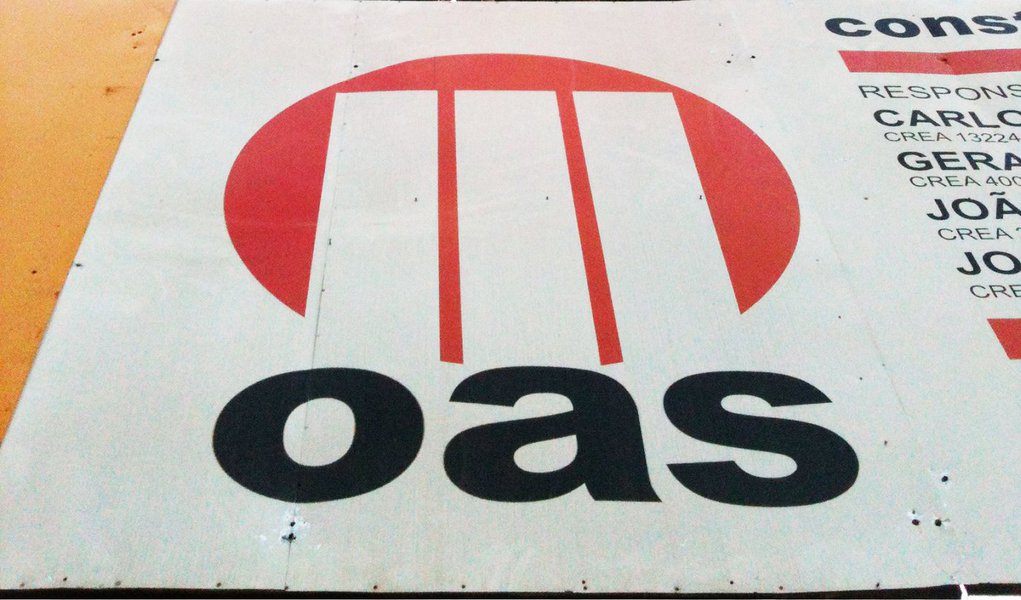Empreiteira alvo da Lava Jato alega que o pedido de recuperação na Justiça dos EUA tem como base o fato de "a maior parte da dívida financeira do grupo OAS estar em títulos denominados em dólares e regidos pela legislação de Nova York"; OAS apresentou documentos à corte de Nova York que apontam que dívida total do grupo é de R$ 9,2 bilhões, incluindo US$ 1,78 bilhão em títulos norte-americanos; Justiça brasileira já havia aceitado o pedido de recuperação judicial no início de abril