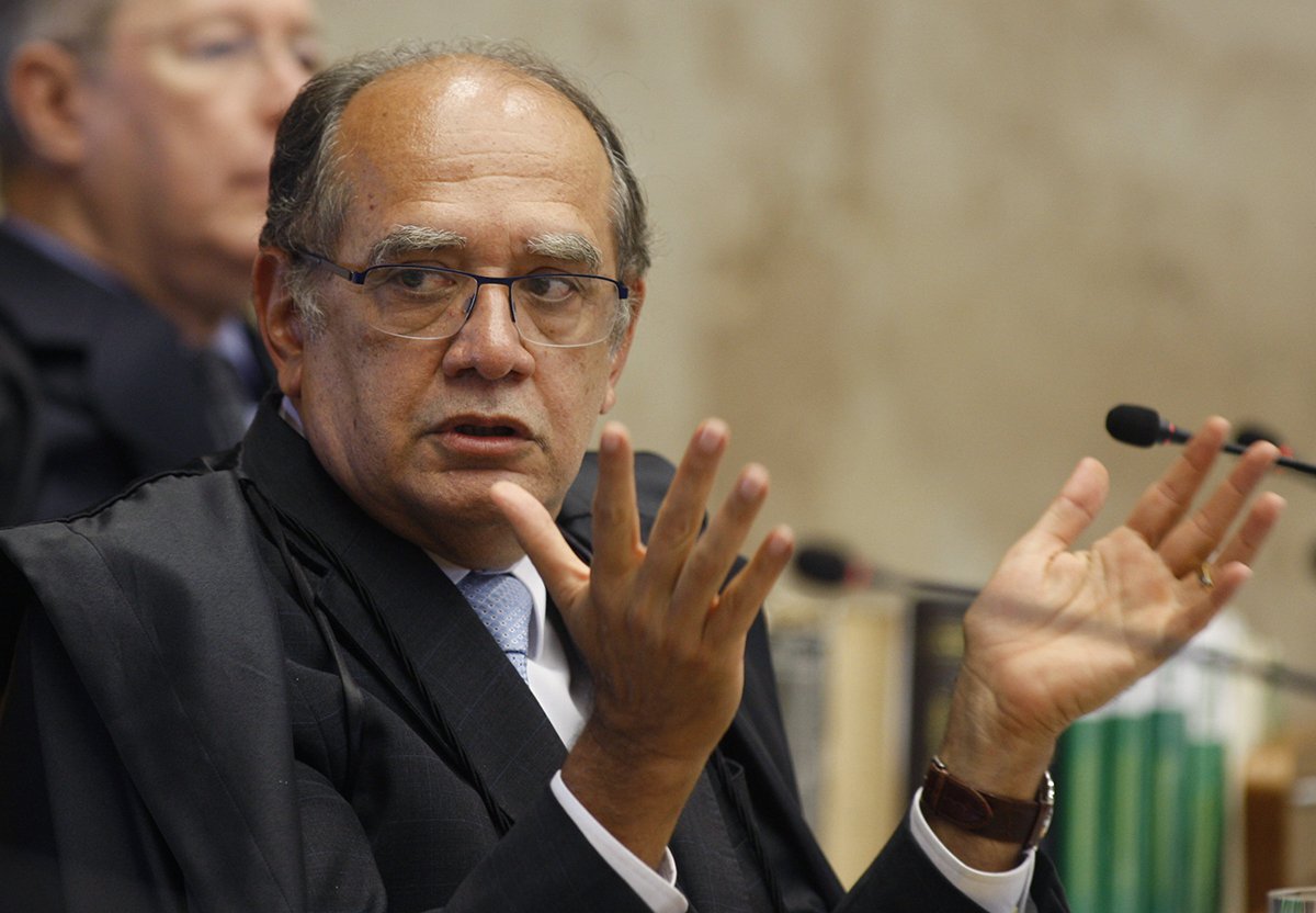 Ministro do Supremo Tribunal Federal demonstra não ter pressa em devolver ação da OAB que prevê o fim das doações de empresas a campanhas eleitorais, embora a votação esteja em 6 a 1; Gilmar Mendes pediu vista do processo em abril; "A minha objeção é que nós temos de discutir o sistema eleitoral para saber qual é o modelo de financiamento. E não discutir o modelo de financiamento para definir o sistema eleitoral", defende ele em entrevista à Istoé; magistrado também diz ter vergonha da Petrobras; "Nós que tínhamos tanto orgulho da Petrobras, de suas façanhas históricas, estamos todos constrangidos e envergonhados (...). Estamos sendo apresentados como culturalmente corruptos"