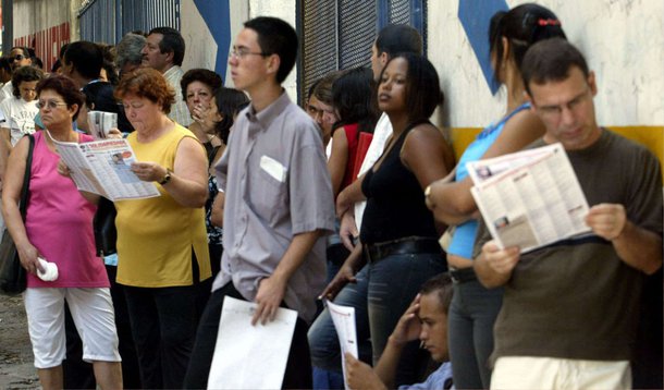 Nos dois primeiros meses deste ano, o número de desempregados no Maranhão caiu 36,5% em comparação com igual período do ano passado; é o que aponta o balanço mensal do Cadastro Geral de Empregados e Desempregados (Caged); o Estado perdeu 9.858 postos de trabalho nos dois últimos meses do ano passado, mas reverteu a tendência de aumento do desemprego nos dois primeiros meses de 2015; o número caiu para 6.350 demissões