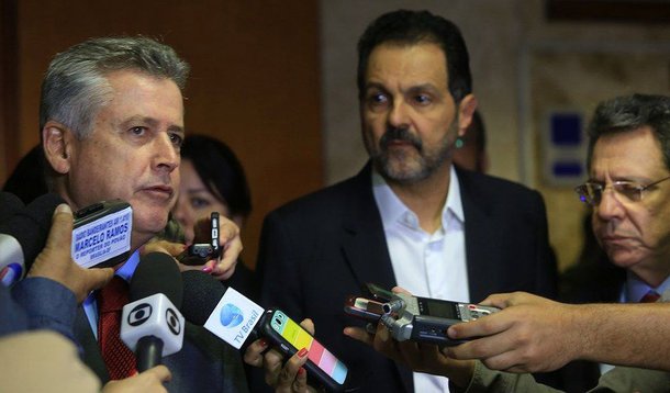 A um mês do início do mandato, a equipe de transição do governador eleito do Distrito Federal Rodrigo Rollemberg (PSB) toma pé da situação financeira no Palácio do Buriti e precisa encontrar solução para o rombo de mais de R$ 3 bilhões que será deixado por Agnelo Queiroz (PT) nas contas públicas, segundo dados preliminares levantados