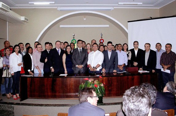Governador Flávio Dino e o vice Carlos Brandão recepcionaram prefeitos e sindicalistas para apresentar o conjunto de ações que serão articuladas pelo Executivo Estadual para alavancar os indicadores sociais dos municípios contemplados com o Plano de Ação 'Mais IDH'; educação, saúde, produção agrícola, acesso à informação, monitoramento de ações são algumas das principais medidas previstas no programa
 
 