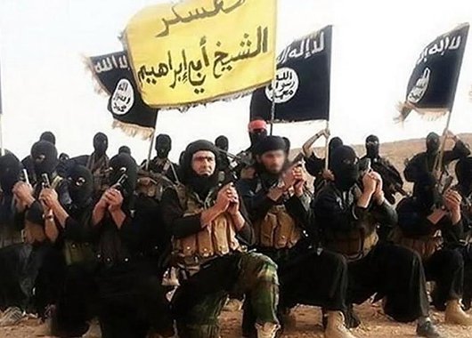 Com o Isis é diferente, não se busca atacar e morrer. A lógica é de ocupação territorial, daí a melhor maneira é eliminar marcialmente todos aqueles que incomodam