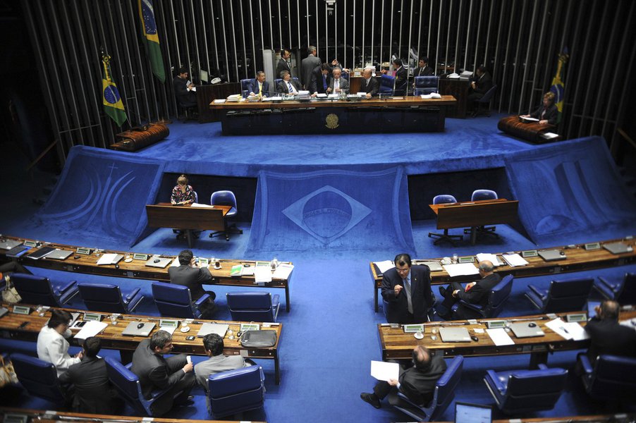 Quando retomarem os trabalhos em 2 de fevereiro, e elegerem a nova composição da Comissão de Relações Exteriores, os senadores terão em pauta alguns assuntos importantes para analisar, como o acordo para criação do Novo Banco de Desenvolvimento e o Tratado para o Estabelecimento do Arranjo Contingente de Reservas do Brics (Brasil, Rússia, China, Índia e África do Sul)