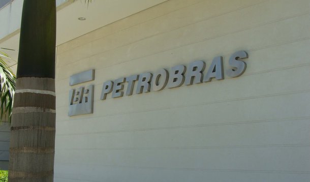 O advogado André de Almeida, coautor da ação com o escritório americano Wolf Popper, disse hoje, em nota, que "a Petrobras terá momento processual adequado para se defender das alegações associadas à má governança corporativa e suspeitas de fraudes"; ação é do tipo class action - ação popular coletiva de perdas financeiras contra a estatal
