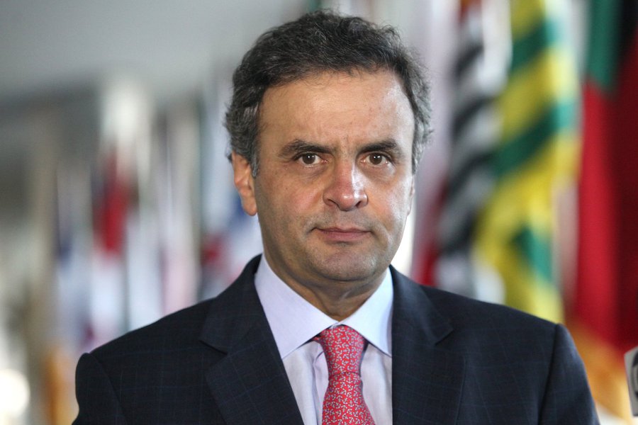 Desde seu primeiro mandato como deputado federal, Aécio Neves se destacou no ataque frontal aos direitos dos trabalhadores. Ele sempre vota em defesa dos interesses dos empresários