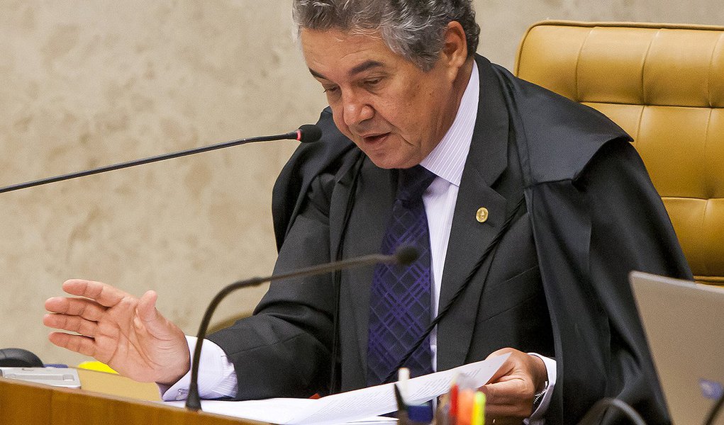 O ministro do STF Marco Aurélio Mello emitiu decisão provisória que suspende o perdão de até R$ 10 bilhões em dívidas de empresas atacadistas com o governo do Distrito Federal; a liminar foi publicada no Diário de Justiça; valor é referente ao que o GDF deixou de arrecadar com o ICMS a partir da concessão de benefícios a mais de 600 empresas do setor; tanto Supremo como o TJ consideraram inconstitucionais os acordos. Mesmo assim, os empresários foram dispensados de ressarcir os cofres públicos