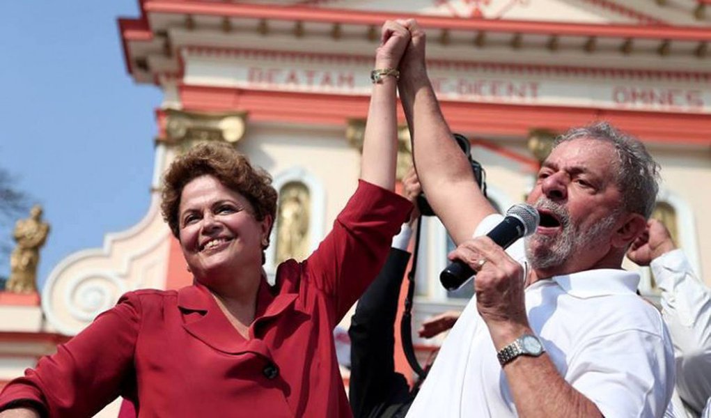 Em disputa com Aécio Neves (PSDB) pelo 2° turno, campanha pela reeleição de Dilma Rousseff já reuniu declarações de tucanos com críticas aos programas lançados desde o governo Lula, para tentar fidelizar eleitores mais pobres de Marina Silva: "O PSDB sempre desmereceu o Bolsa Família", diz o ministro das Relações Institucionais, Ricardo Berzoini