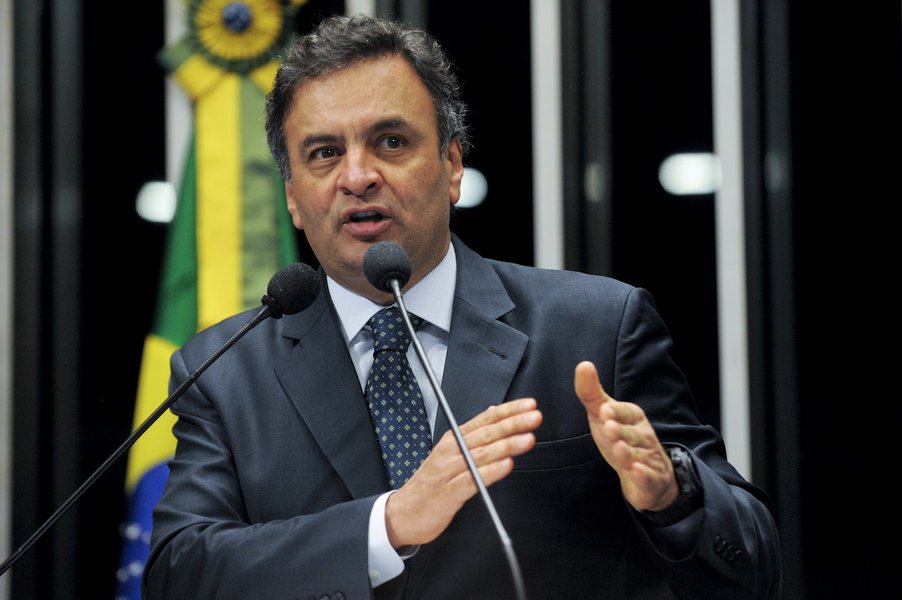 Tancredo Neves, avô de Aécio Neves, ao qual ensinou os primeiros passos na política, se vivo, talvez não reconhecesse o neto ao vê-lo numa obsessiva cruzada por um golpe contra a Presidenta Dilma